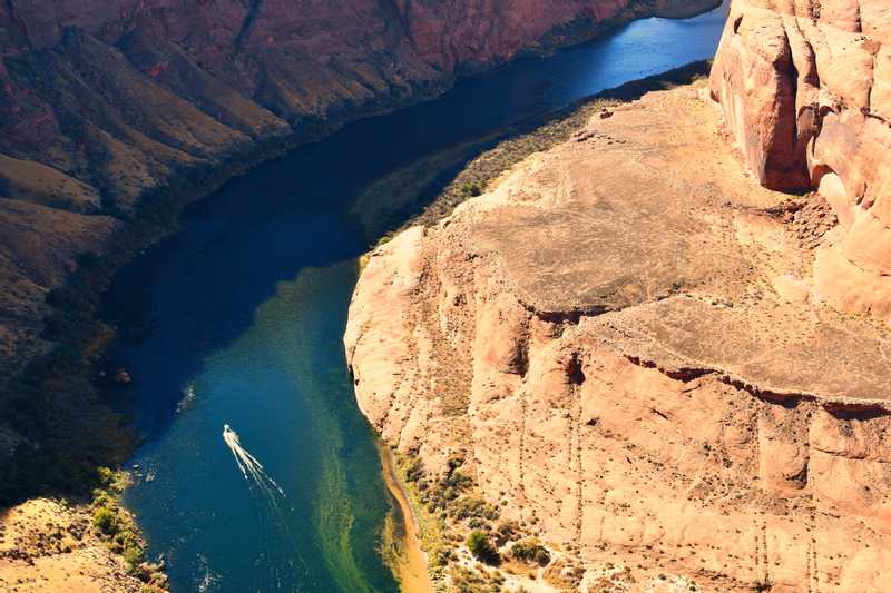 A cross section of the famous Horseshoe Bend